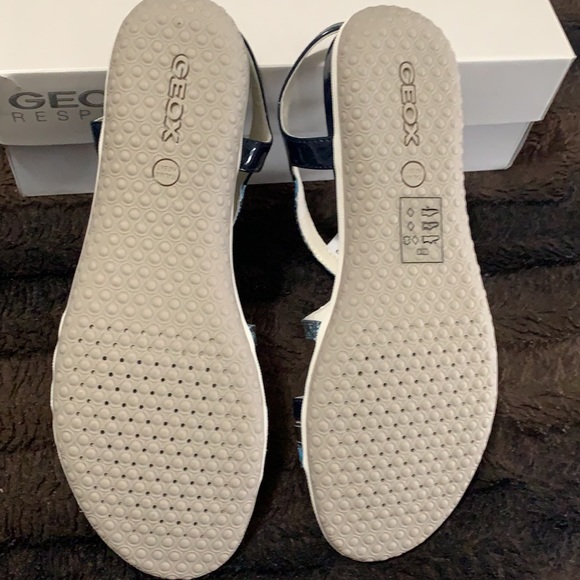 GEOX LADIES LEATHER CTOSS STRAP SANDAL SIZE 10 - Picture 4 of 4